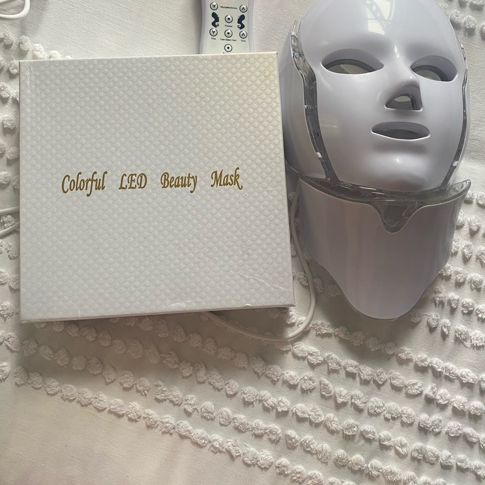 Colorful LED Beauty Mask - Picture 2 of 6